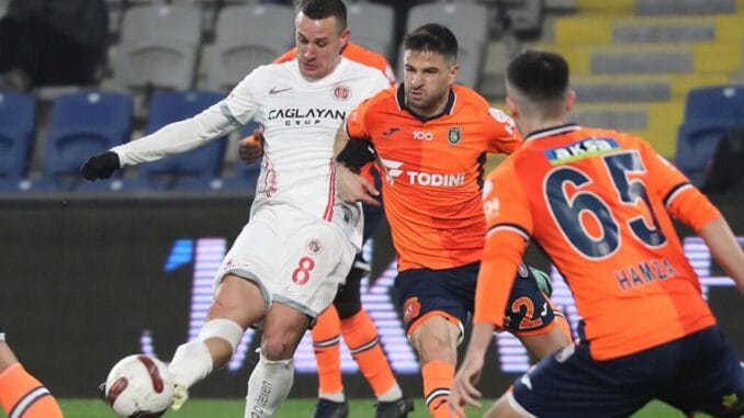 basaksehir-antalyaspor-maci-kadrolar-stat-ve-yayin-bilgileri-ix1SMk6C.jpg