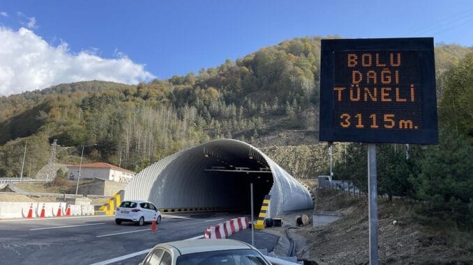 bolu-dagi-tuneli-calismalari-hizla-ilerliyor-fVP5F34Z.jpg