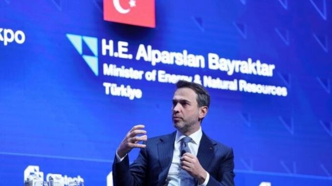 enerji-ve-tabii-kaynaklar-bakani-alparslan-bayraktarin-new-yorktaki-aciklamalari-EtiV97AA.jpg