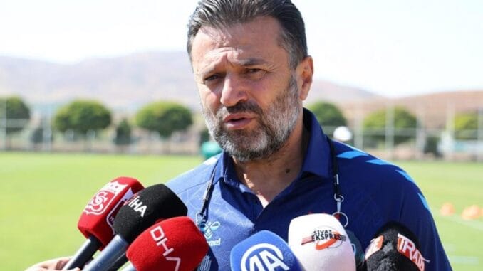 sivasspor-gaziantep-fk-macina-hazir-bulent-uygunun-aciklamalari-O55mK5eT.jpg