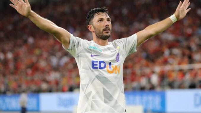 tolgay-arslan-japonyada-gol-kralligina-kosuyor-3AVzJIrL.jpg