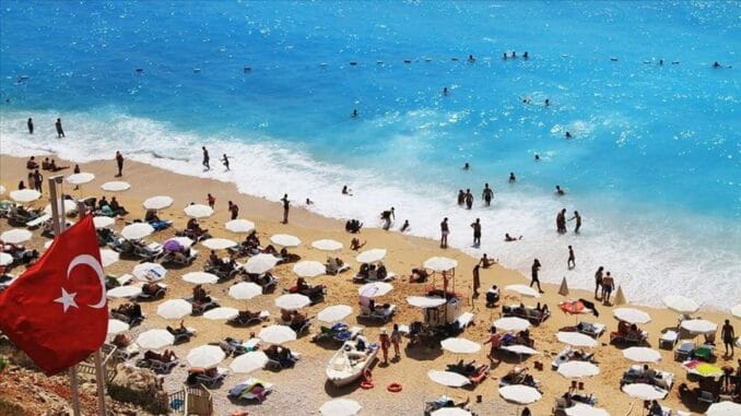 turkiyede-turizm-sezonu-uzuyor-rekor-artis-ve-gece-muzecilik-bBNsfFqM.jpg