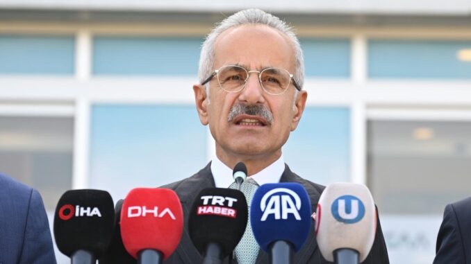 ulastirma-ve-altyapi-bakani-uraloglu-havacilik-toplantisinda-ic-hat-seferlerini-degerlendirdi-Y8E1gLfy.jpg
